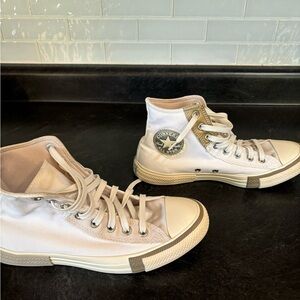 Woman’s Converse Chuck Taylor’s 9.5
